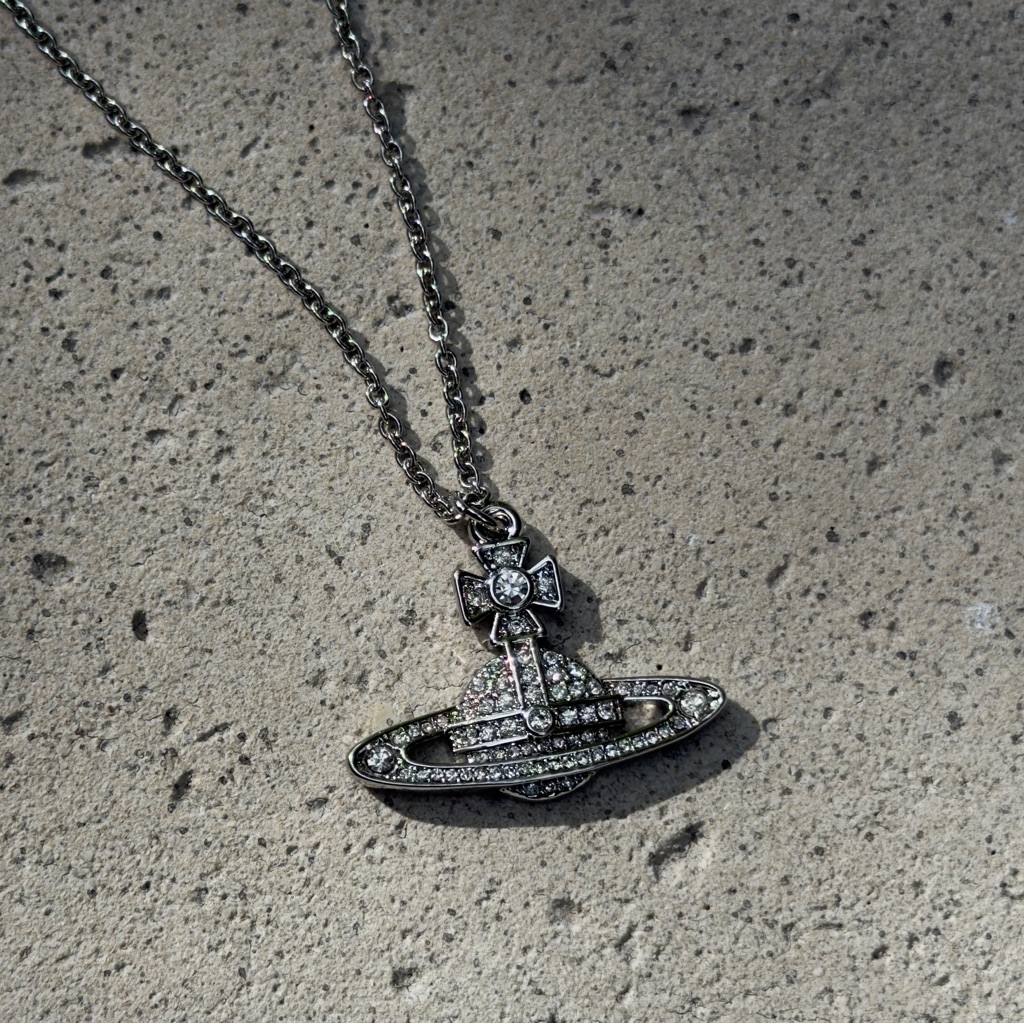 Vivienne Westwood Silver White Necklace 85$